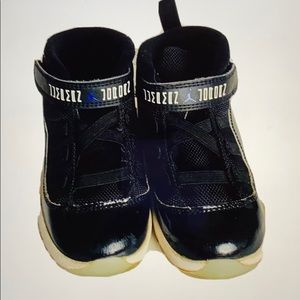 Nike air Jordan’s retro 11 space jam